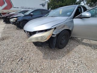 2016 Toyota Camry LE - Primary Damage Left Image